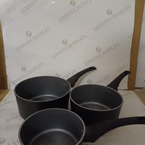 RUSSELL HOBBS SAUCEPAN SET