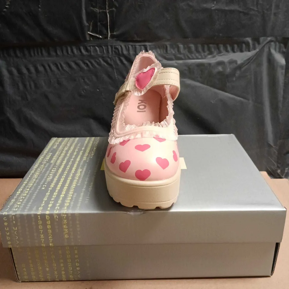 KOI TIRA MELANIE SWEETHEART MARY JANE SHOES PINK SIZE 4