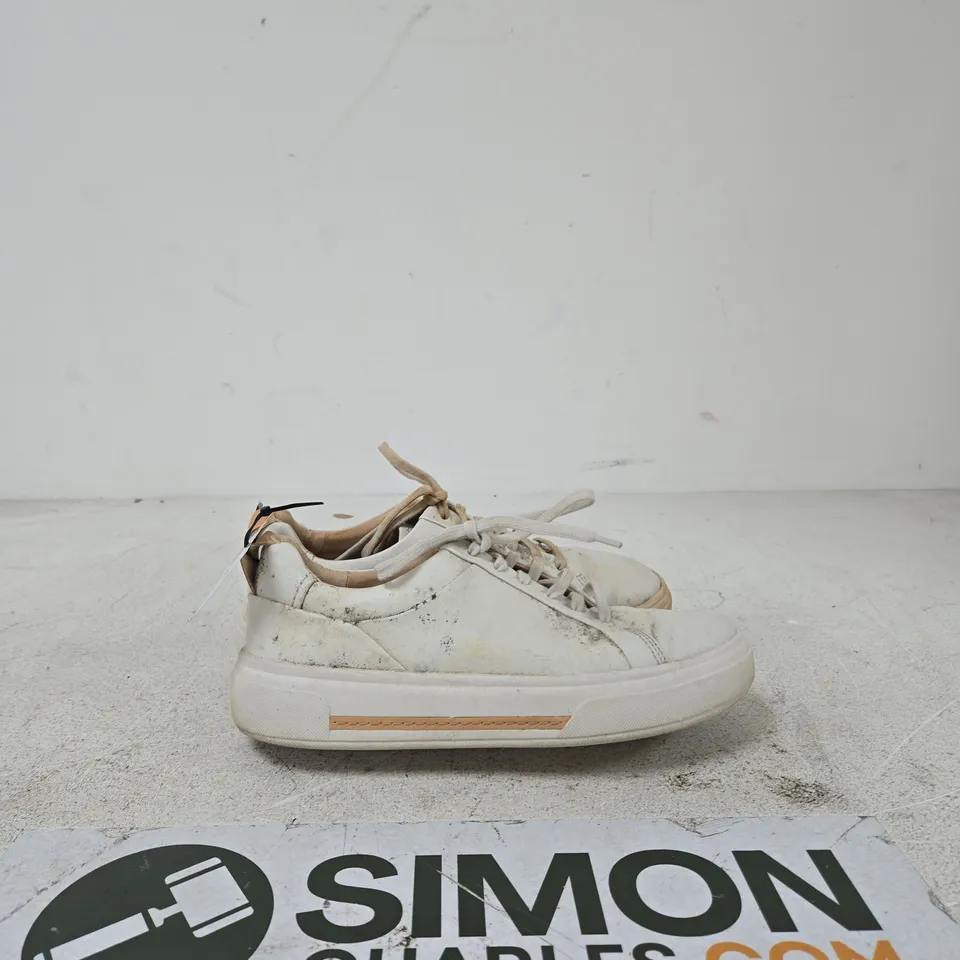 CLARKS WHITE LEATHER SNEAKERS 
