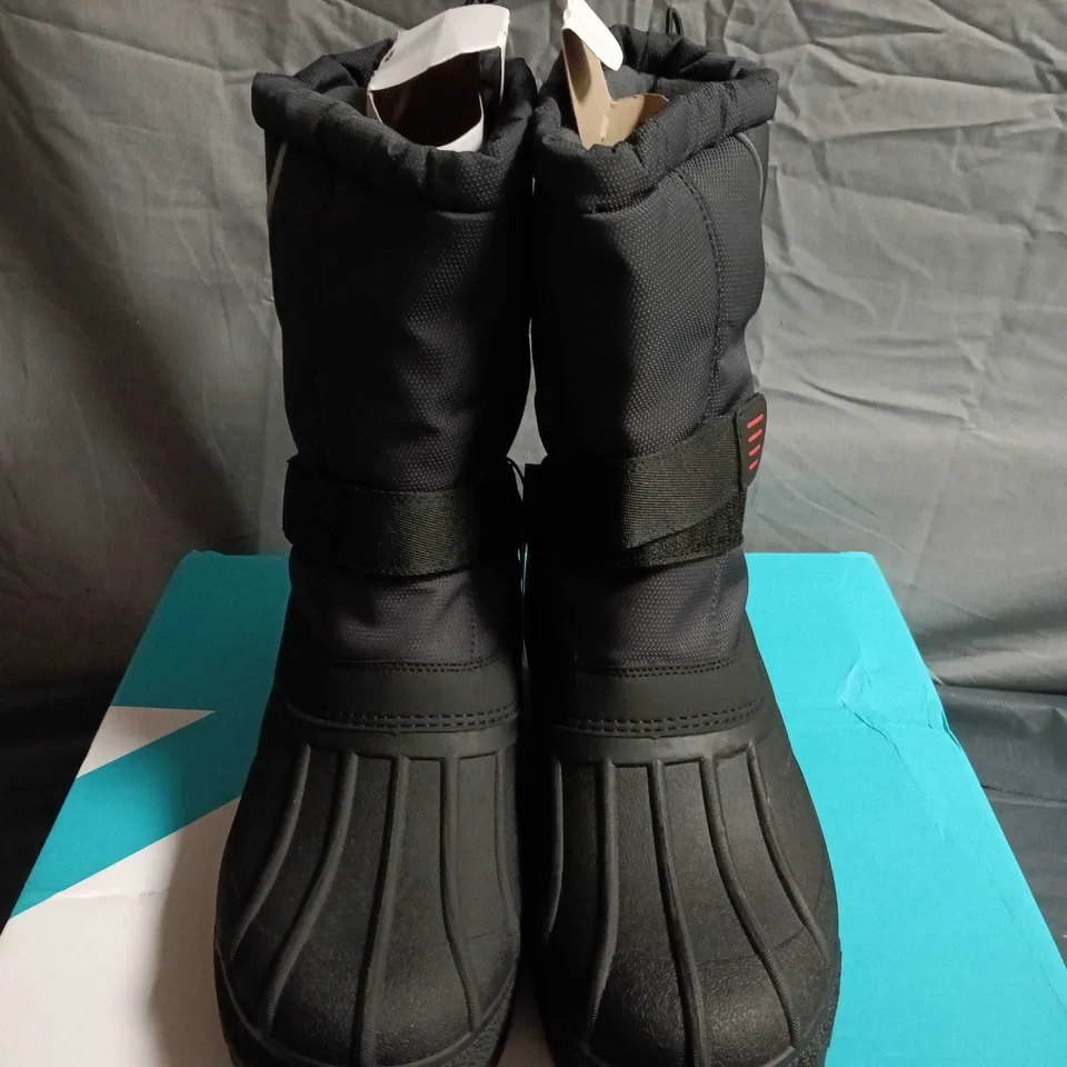 BOXED PAIR OF EDGE M ASPEN SNOW BOOTS – MEN'S SNOW BOOTS, UK 11 (EU 45)