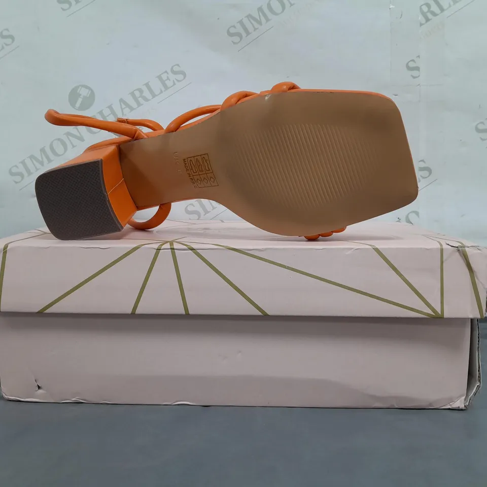 BOXED PAIR OF ESSEX GLAM OPEN TOE BLOCK HEEL SYNTHETIC LEATHER SANDALS IN ORANGE UK SIZE 3