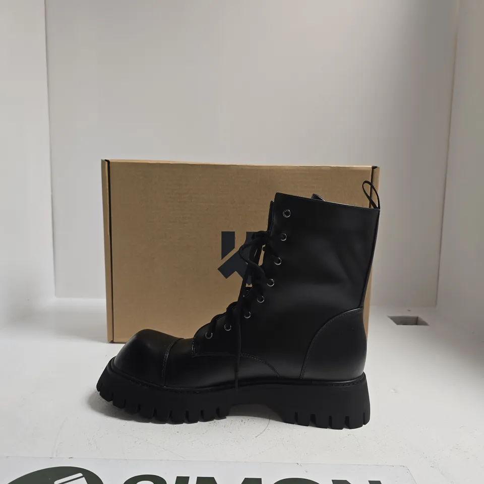 KOI BLACK LEATHER COMBAT BOOT – LACE-UP, CHUNKY SOLE UK SIZE 10