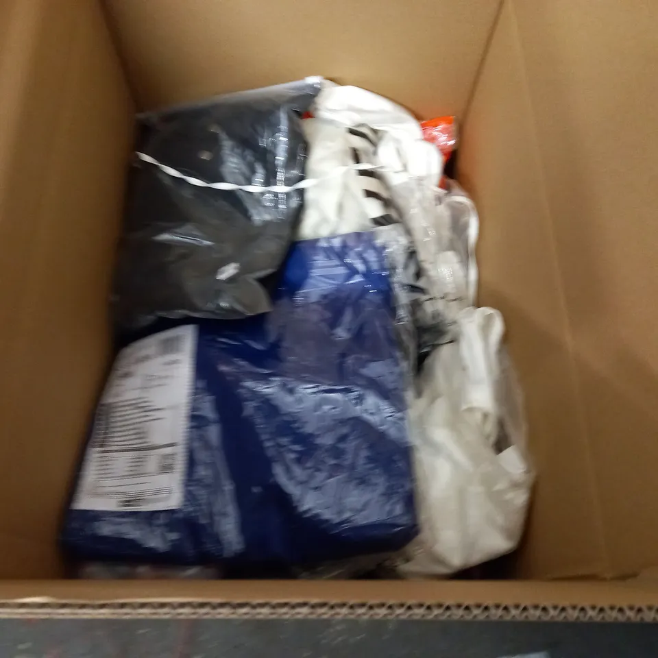 LARGE QUANTITY OF ASSORTED BAGGED CLOTHING ITEMS 