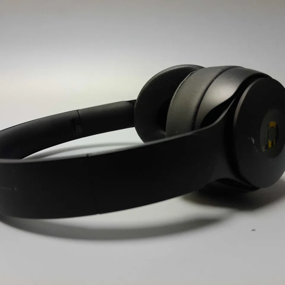 BEATS TRUE WIRELESS HEADPHONES IN BLACK