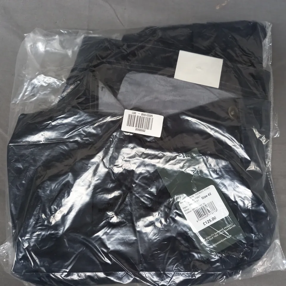 RODD & GUNN THOMAS ROAD CHINO PANTS IN MIDNIGHT SIZE 42/32