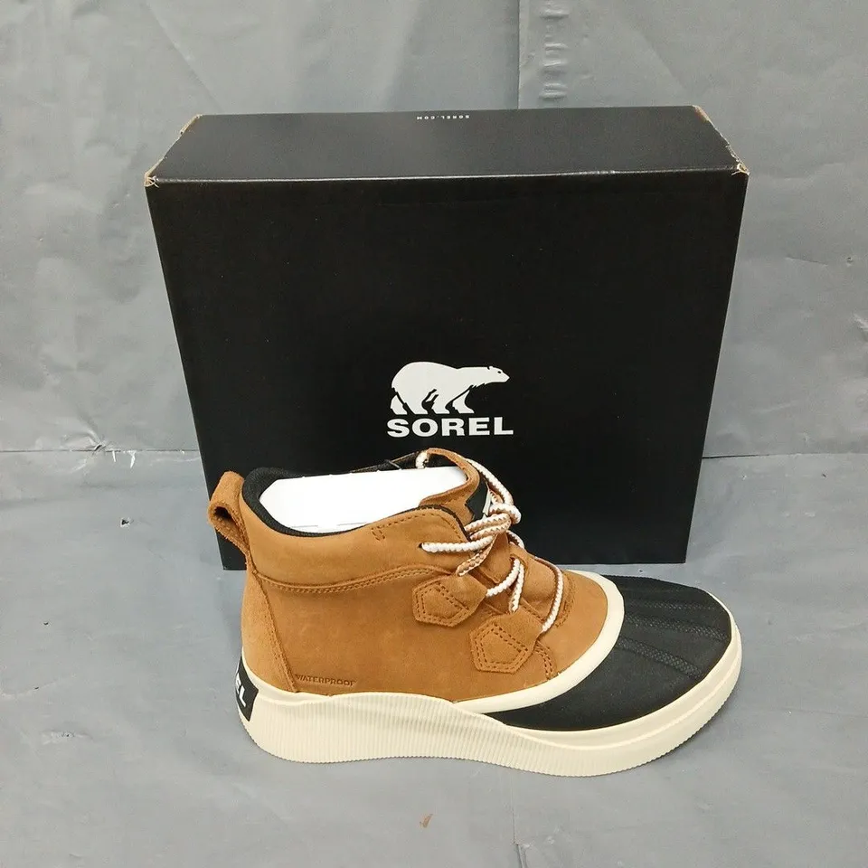 BOXED PAIR OF SOREL OUT N ABOUT WATERPROOF BOOT UK 6 