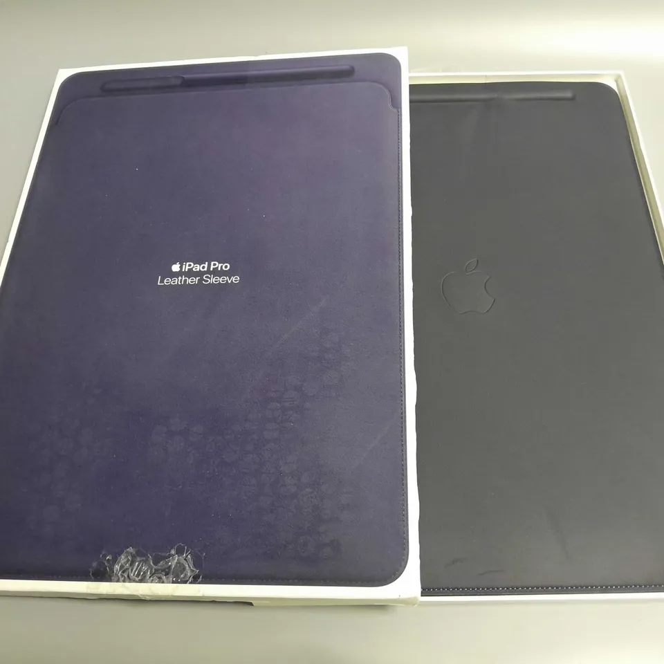 APPLE IPAD PRO 12.9" LEATHER SLEEVE IN MIDNIGHT BLUE