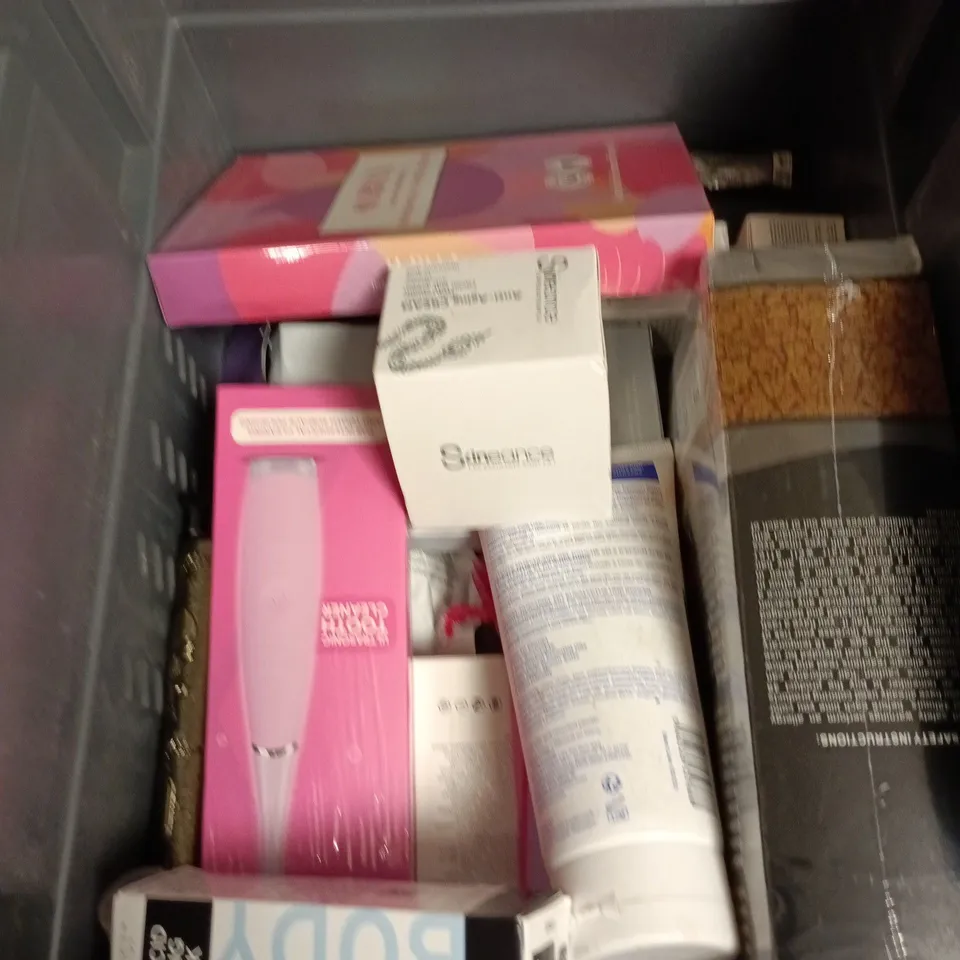APPROXIMATEY 20 ASSORTED HEALTH AND BEAUTY PRODUCTS TO INCLUDE - L'OREAL FACE MASK - GOLDWELL DEVELOPER CREAM AND AESOP FACIAL TONER