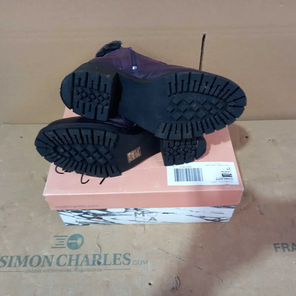 BOXED PAIR OF MODA IN PELLE PURPLE BOOTS- SIZE 37