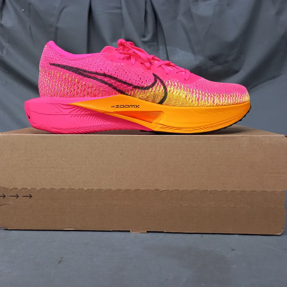 BOXED PAIR OF NIKE ZOOMX VAPORFLY SHOES IN PINK/ORANGE UK SIZE 9