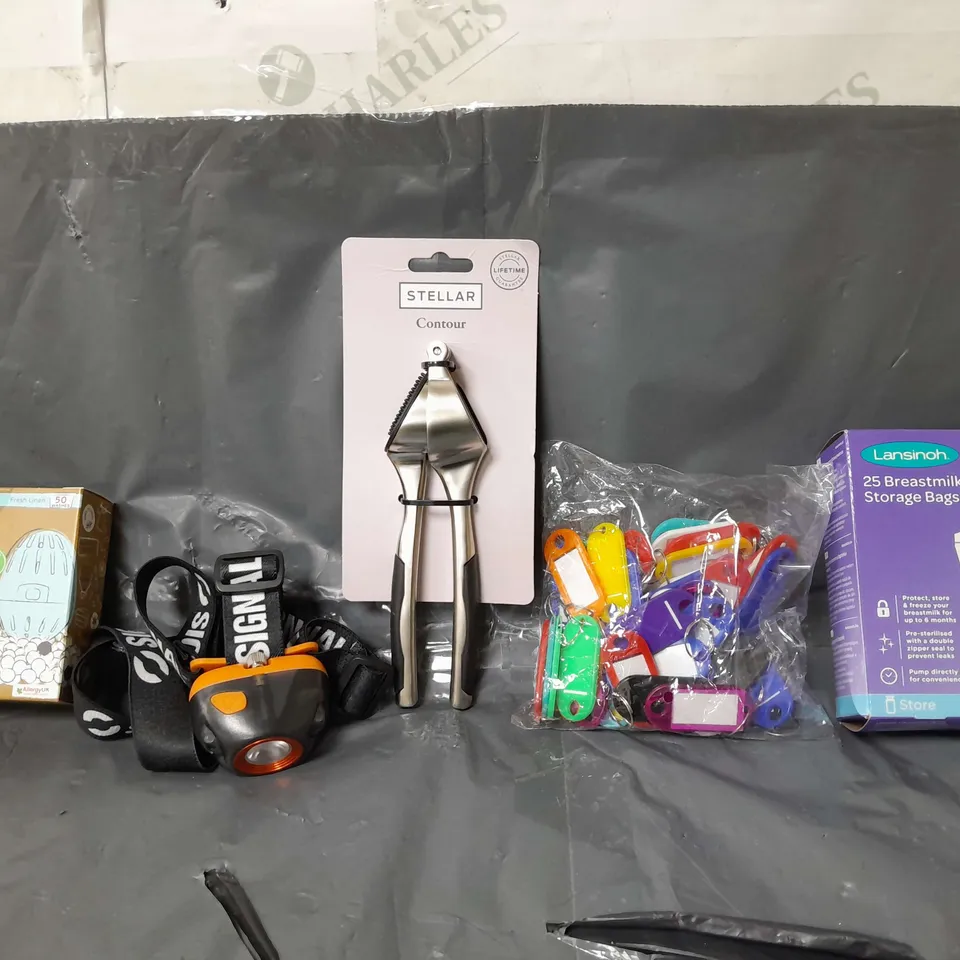 BOX OF APPROXIMATELY 14 ASSORTED ITEMS TO INCLUDE - 25 BREASTMILK STORAGE BAGS , STELLAR CONTOUR , HEAD TORCH ETC