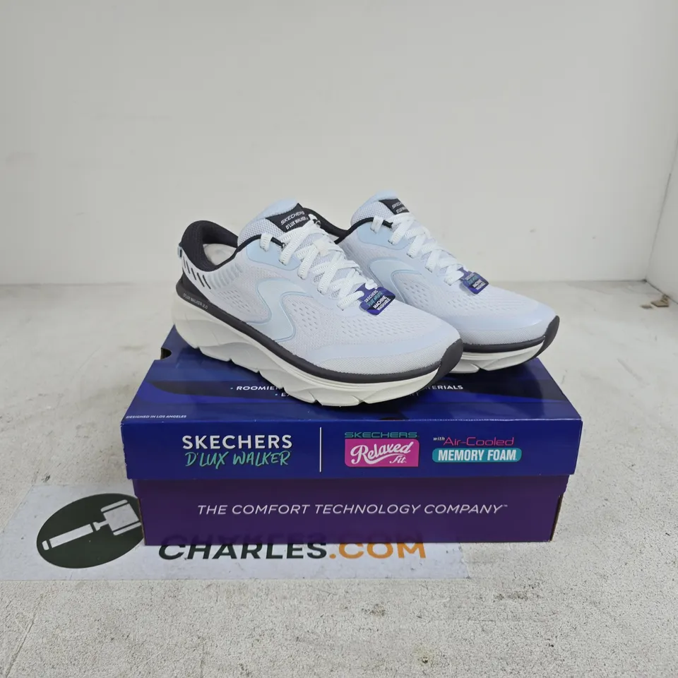 SKECHERS D'LUXE WALKER TRAINER SIZE 7 BOXED