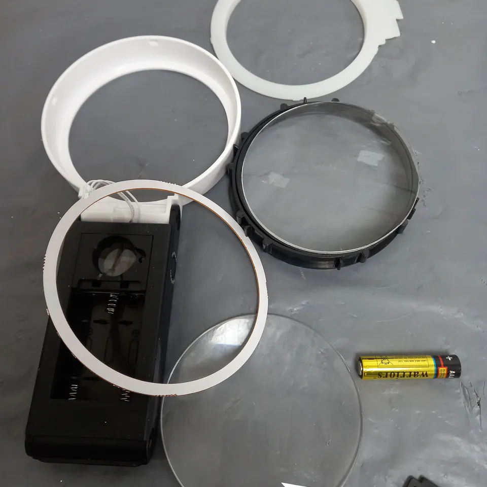 SFIXX SET OF 2 MAGNIFYING LAMPS