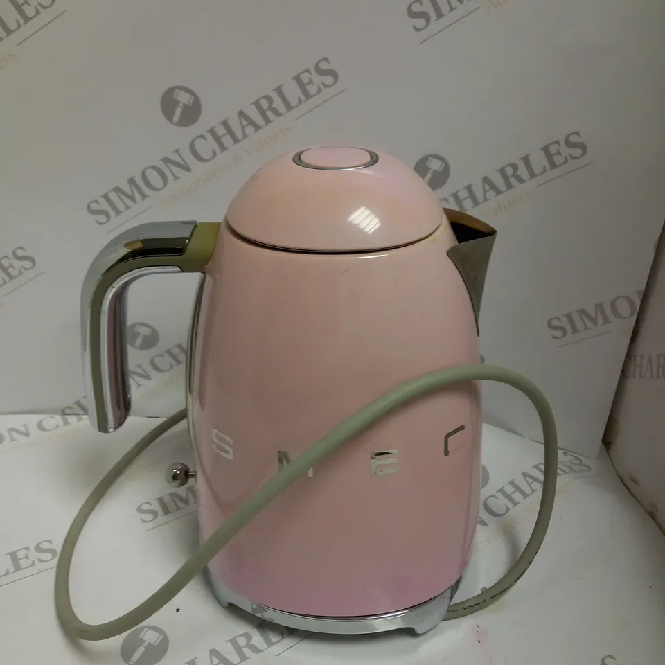 SMEG CORDLESS KETTLE IN PINK 