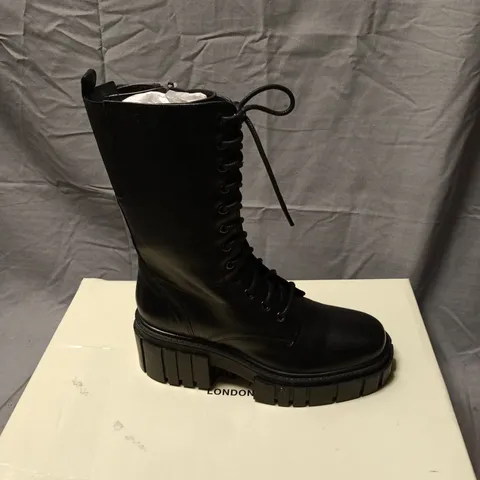 OFF THE HOOK LONDON BLACK LEATHER KNEE-HIGH LACE-UP COMBAT BOOTS SIZE 5 BOXED