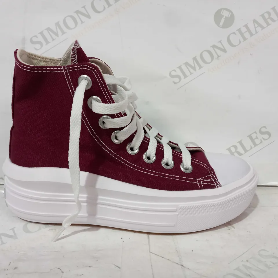 BOXED PAIR OF CONERSE ALL STAR CANVAS SHOES IN RED UK SIZE 3