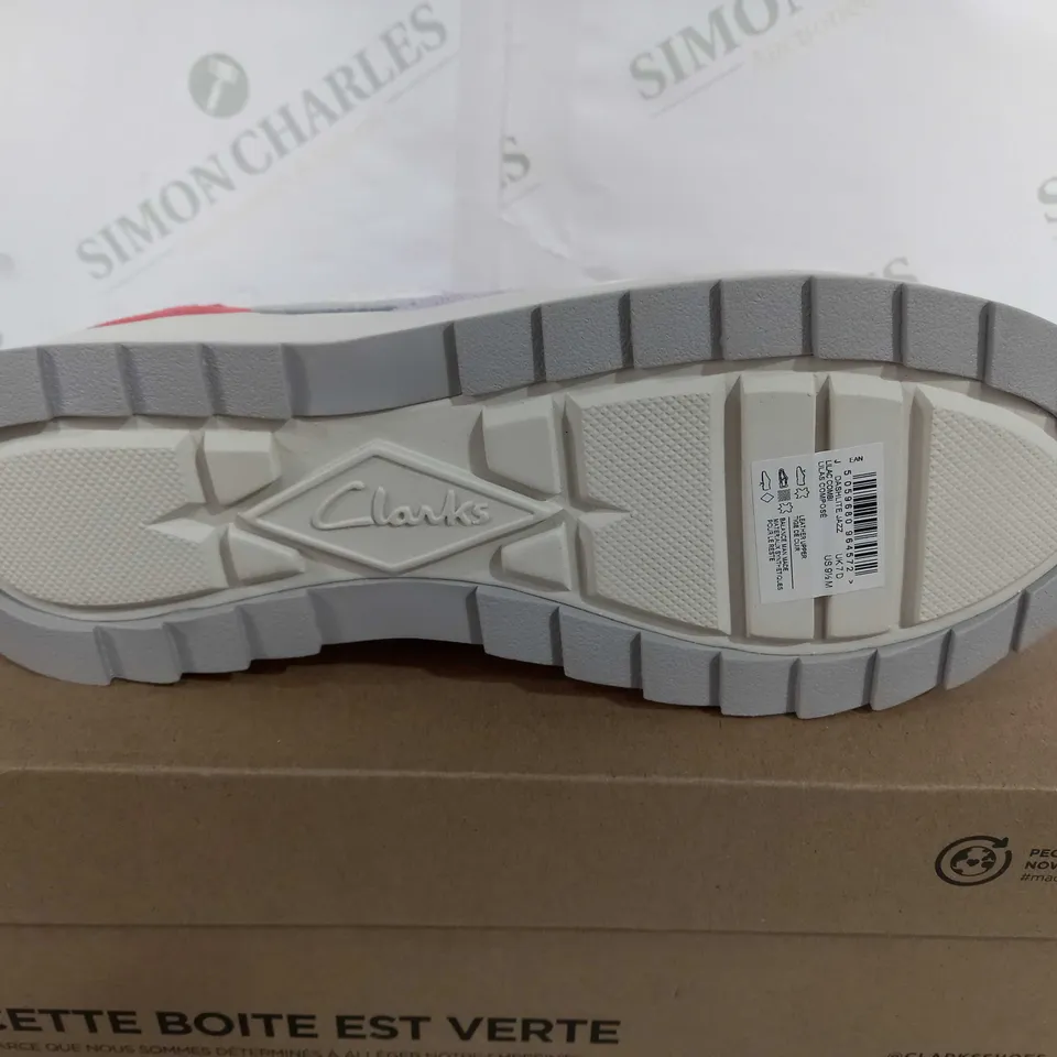 BOXED PAIR OF CLARKS DASHLITE JAZZ TRAINERS SIZE: 7 - WHITE/MULTICOLOUR