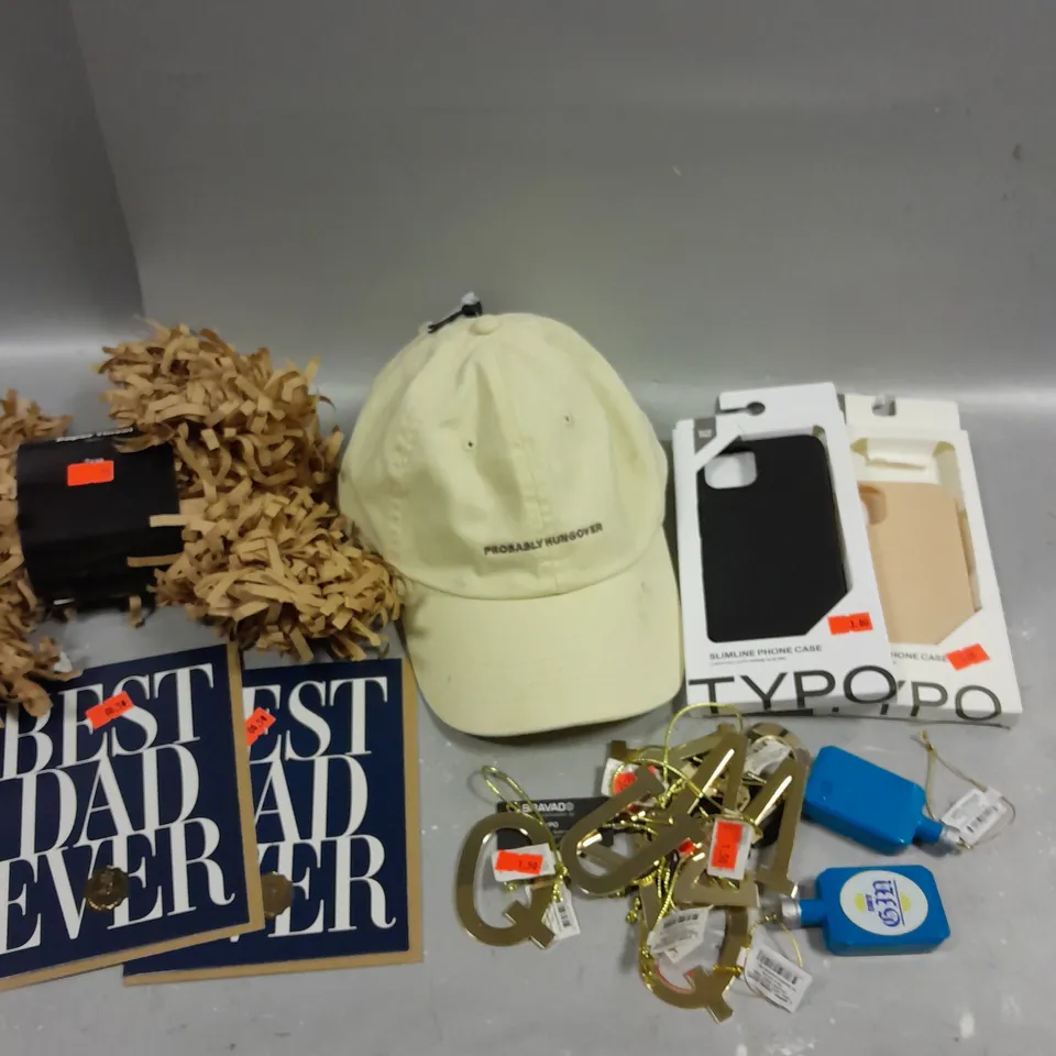 APPROXIMATELY 30 ASSORTED HOUSEHOLD PRODUCTS TO INCLUDE BASEBALL CAP, PHONE CASES, CHRISTMAS DECORATIONS ETC 