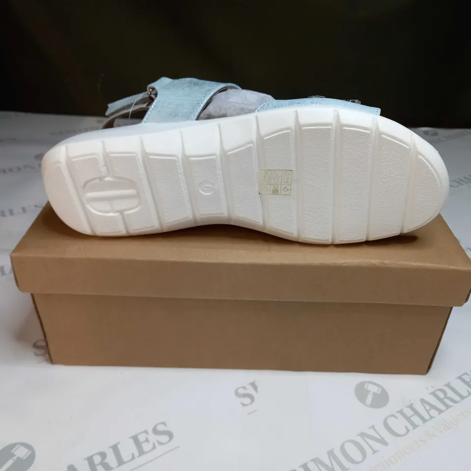 BOXED PAIR OF CUSHION WALK JEWELLED SANDALS IN SILVER - SIZE 6