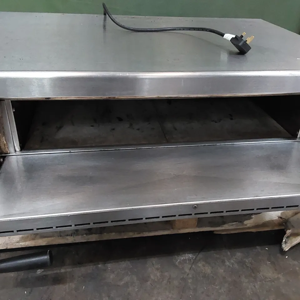 LINCAT IP21B COMMERCIAL PIZZA OVEN 