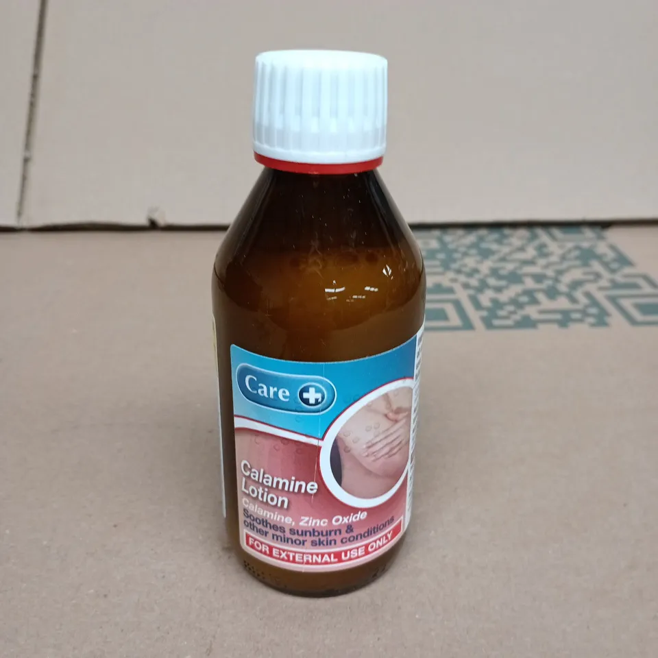 TOTE OF APPROXIMATELY 10 ASSORTED ITEMS INCLUDING MINERAL SUNSCREEN LOTION, CARE CALAMINE LOTION AND BEARD OIL