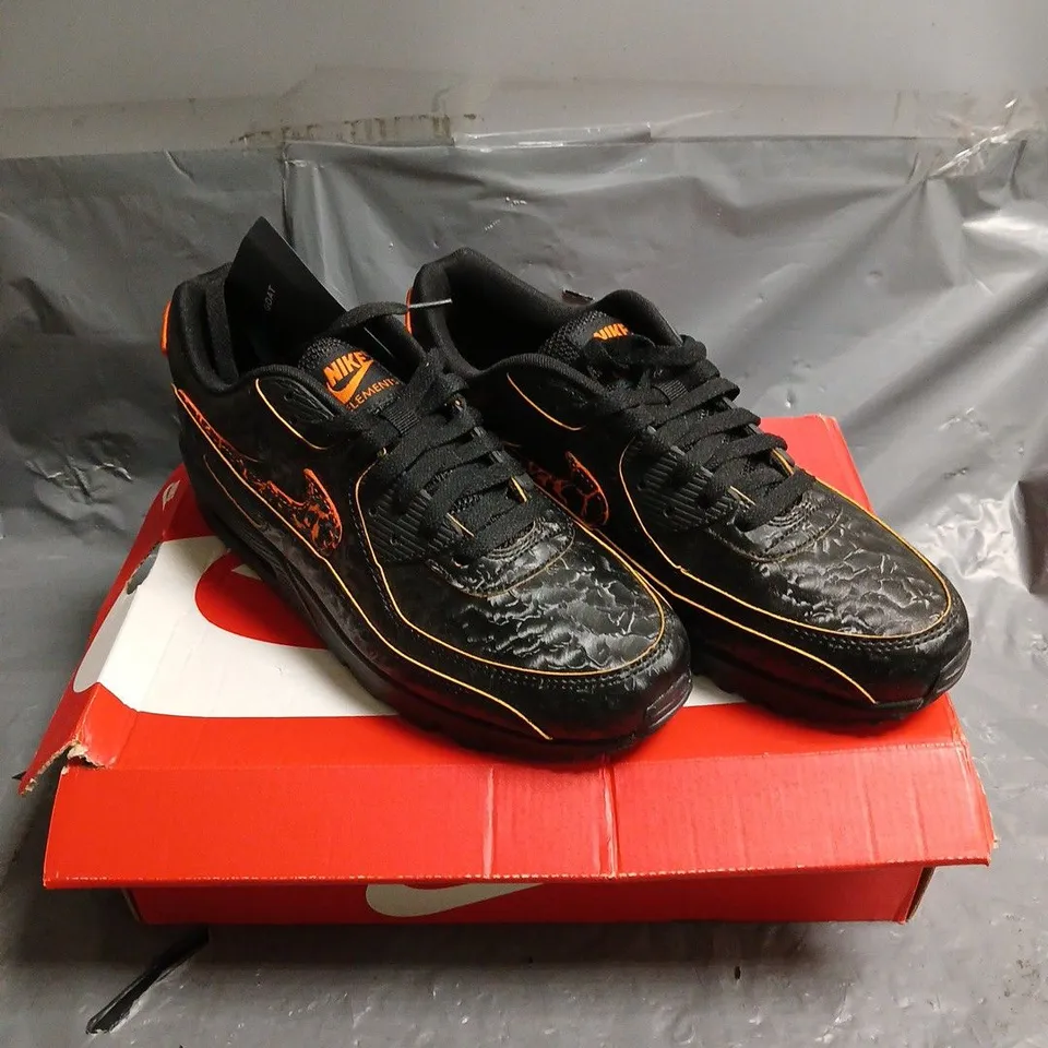 BOXED PAIR OF NIKE AIR MAX 90 TRAINERS - 8
