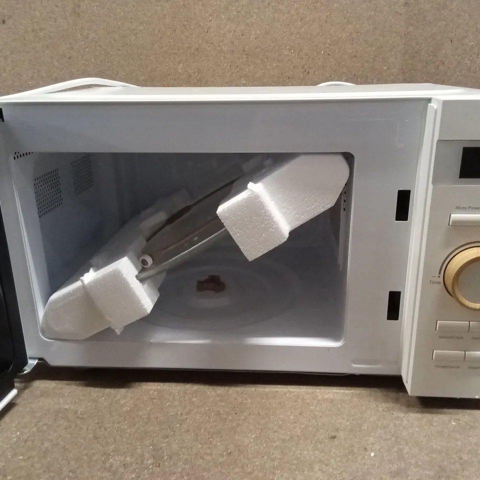 BOXED SWAN NORDIC SM22036LWHTN SOLO MICROWAVE - WHITE