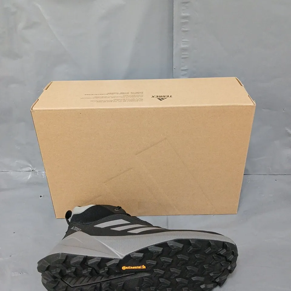 BOXED PAIR OF ADIDAS TERREX TRAILMAKER 2 MID BLACK UK 6