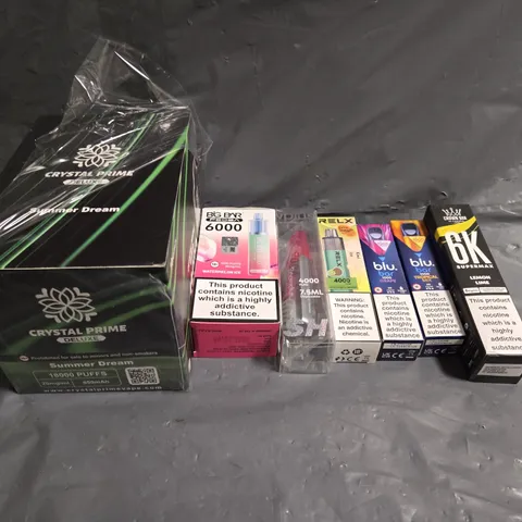 APPROXIMATELY 20 ASSORTED E-CIGARETTE & VAPING ITEMS IN VARIOUS BRANDS
