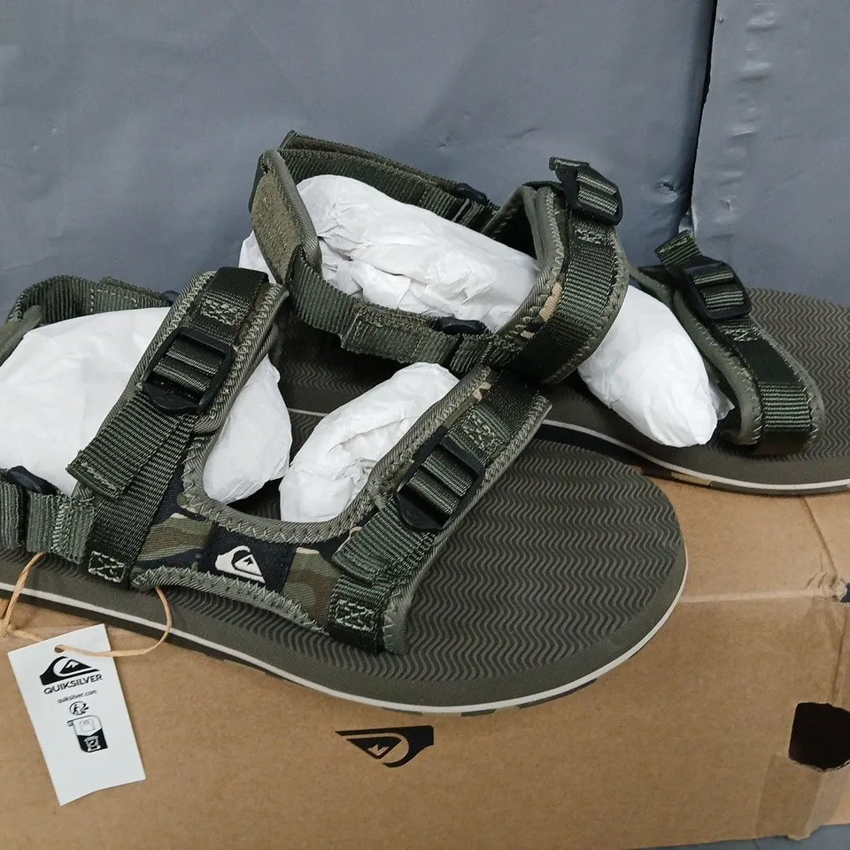 QUICKSILVER SANDLES SIZE 9