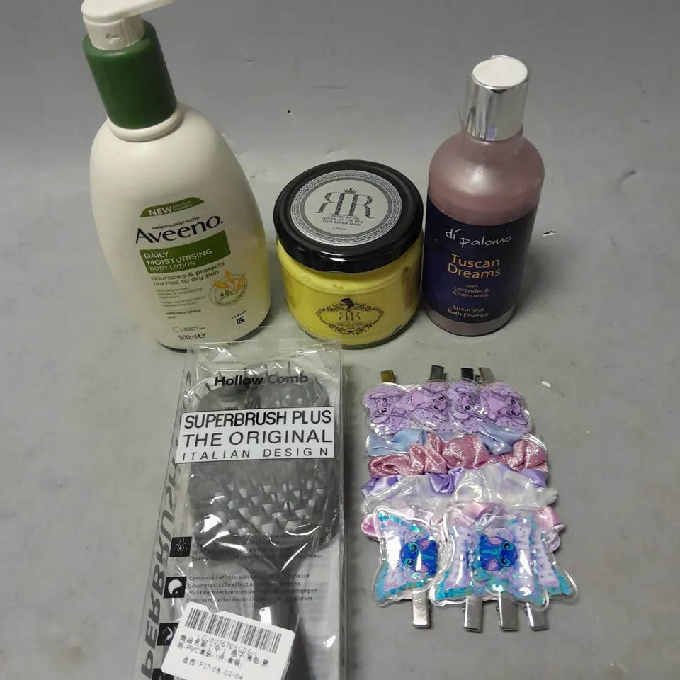 APPROXIMATELY 20 ASSORTED HEALTH & BEAUTY ITEMS TO INCLUDE - AVEENO MOISTURISING LOTION, DR PALOMO BATH ESSENCE AND STITCH HAIRCLIPS