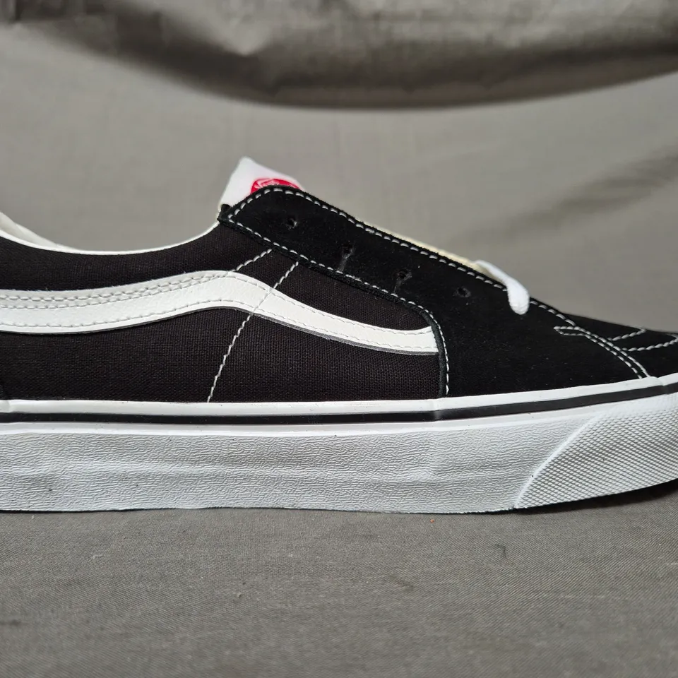 BOXED PAIR OF VANS SK8-LOW SHOES IN BLACK/WHITE UK SIZE 9