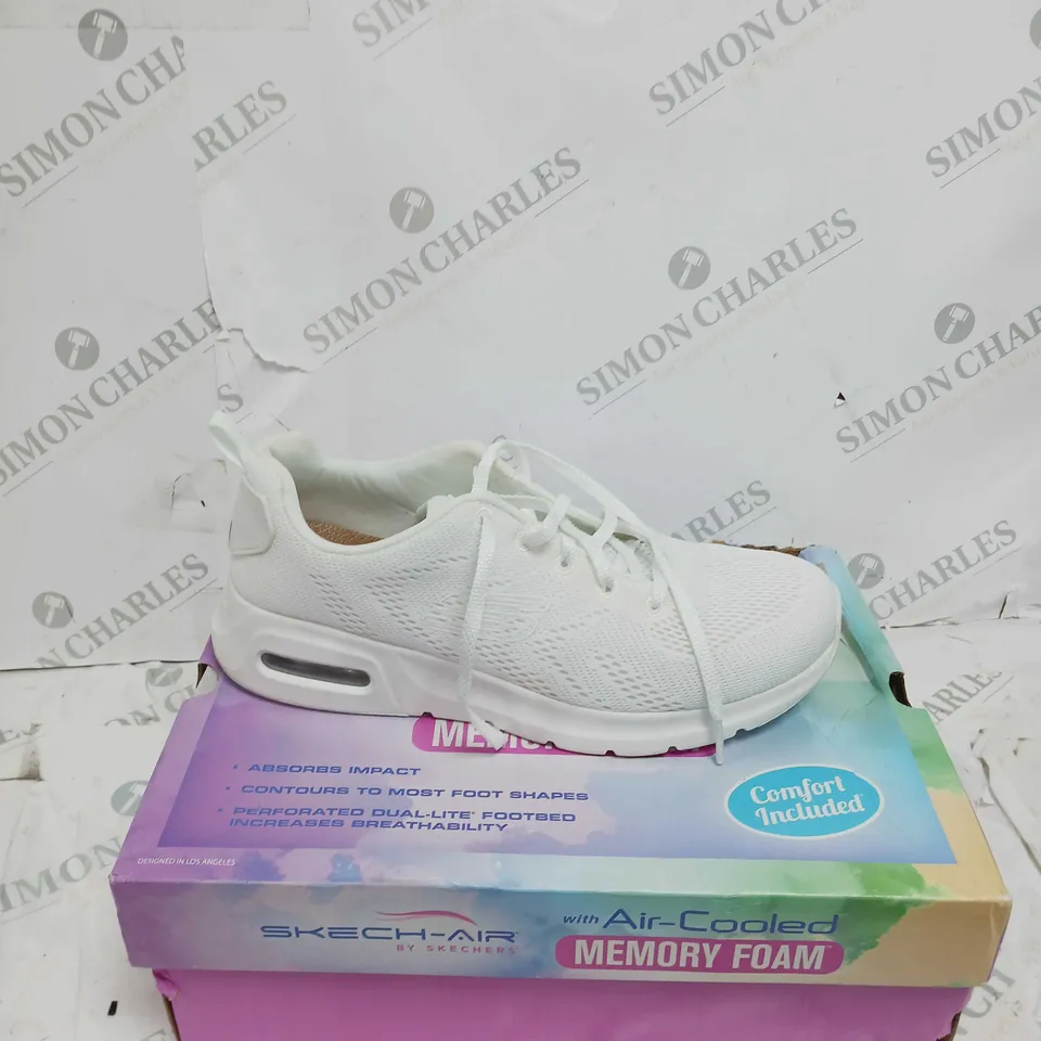 BOXED PAIR OF SKETCHERS AIR COOLED TRAINER WHITE SIZE 6