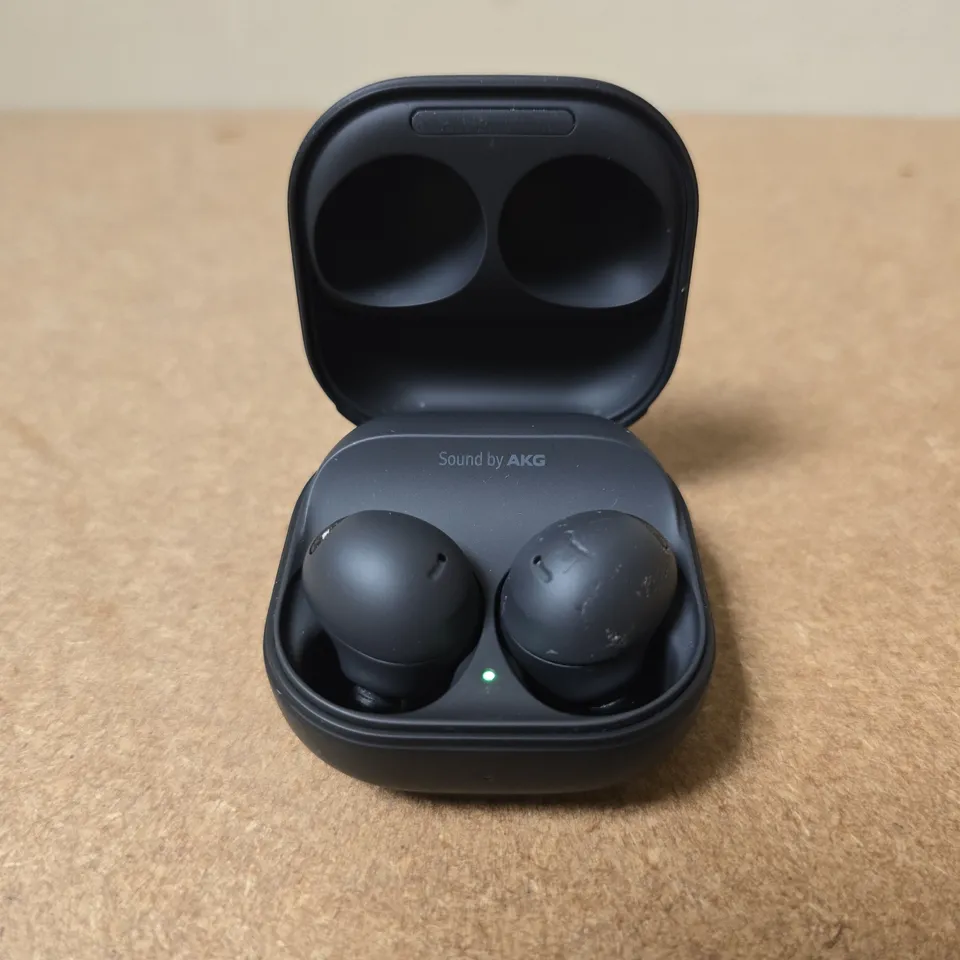 SAMSUNG SM-R510 EARBUDS IN BLACK
