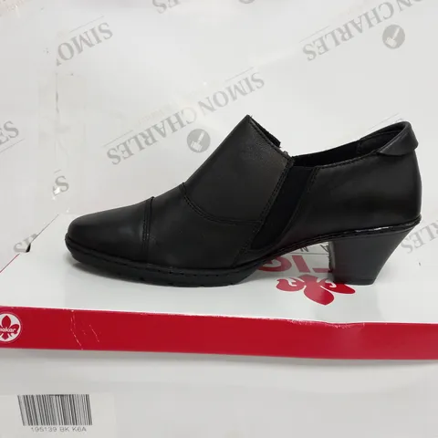 BOXED PAIR OF RIEKER ANTISTRESS BOOT BLACK SIZE 6.5