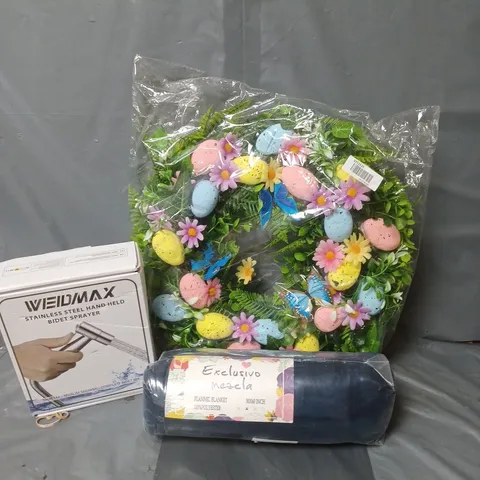 APPROXIMATELY 15 ASSORTED HOUSEHOLD ITEMS TO INCLUDE EASTER WREATH, FLANNEL BLANKET AND A HANDHELD BIDET SPRAYER