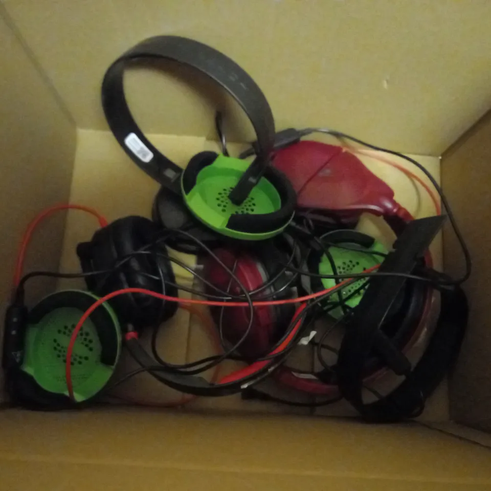 BOX OF APPROX 5 ASSORTED TURTLE BEACH WIRED GAMING HEADSETS FOR VARIOUS PLATFORMS