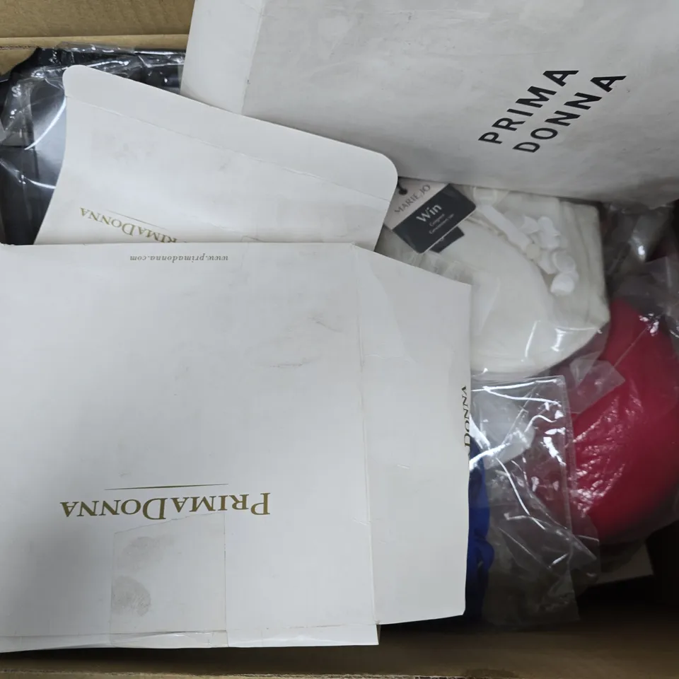 APPROXIMATELY 20 ASSORTED CLOTHING ITEMS IN VARIOUS COLOURS, SIZES, AND STYLES TO INCLUDE BRANDS SUCH AS BODYWRAP SHAPEWEAR, MARIE JO, ROSA FAIA, ETC
