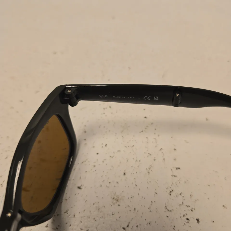 RAY BAN FOLDING WAYFARER BOXED