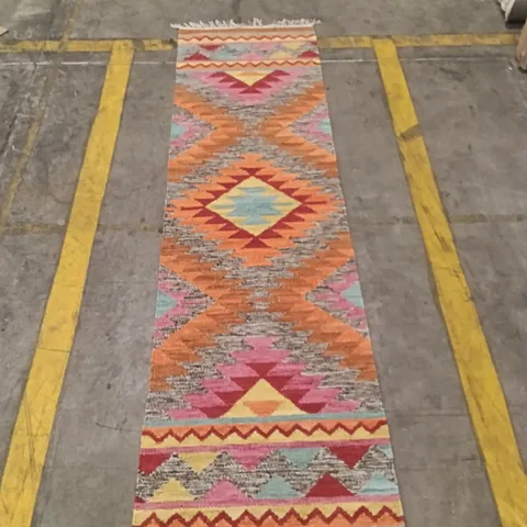 RUG RUNNER β MULTICOLOURED GEOMETRIC PATTERN 230 CM X 63 CM