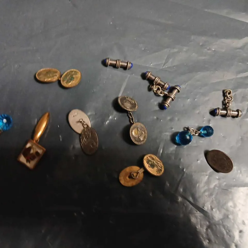 SMALL COLLECTION OF ASSORTED CUFFLINKS