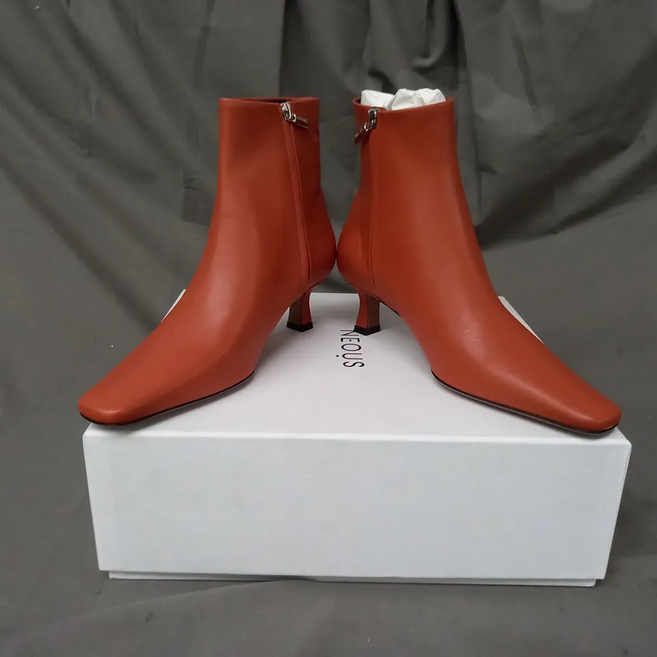 BOXED PAIR OF NEOUS DIADEM LOW HEEL LEATHER ANKLE BOOTS IN BROWN EU SIZE 36.5