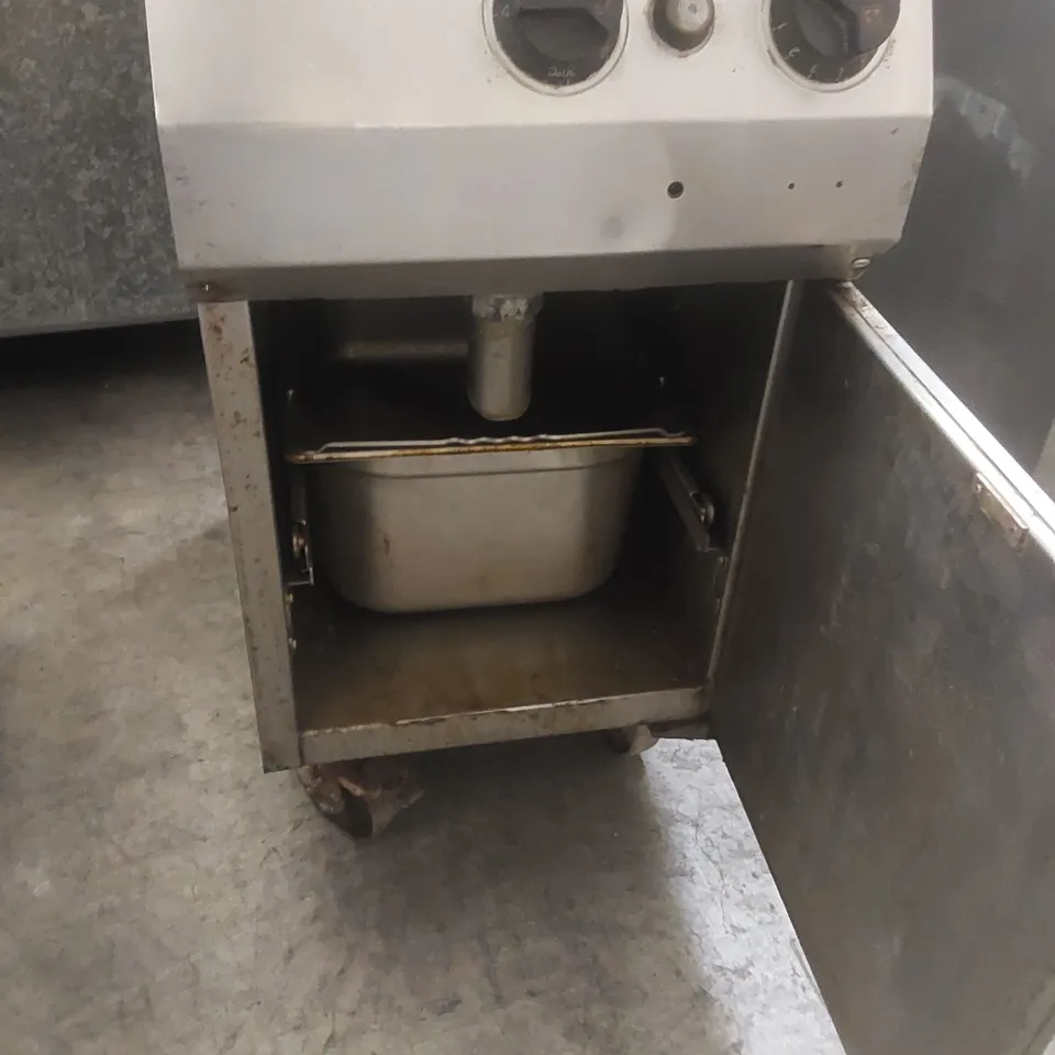 COMMERCIAL ELECTRIC FRYER