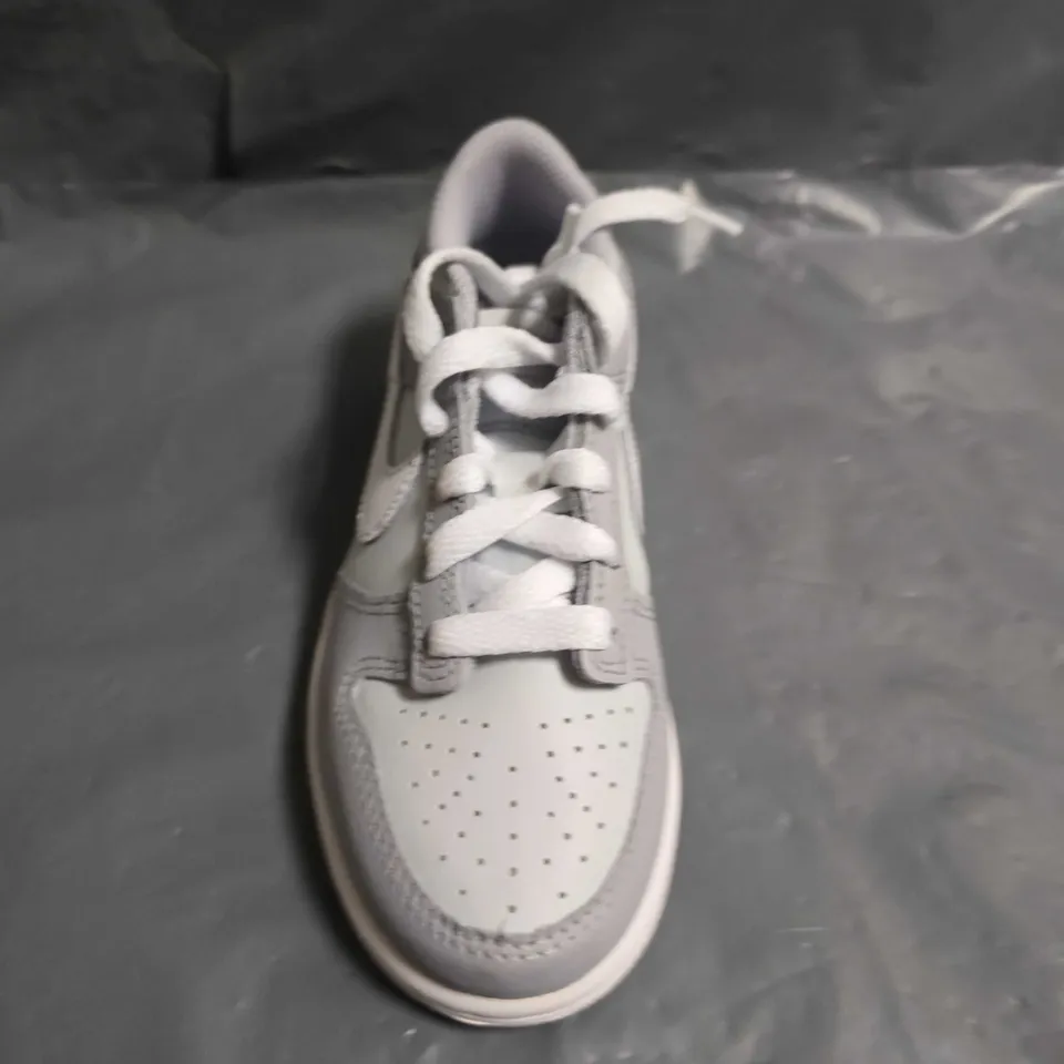 PAIR OF KIDS GREY NIKE DUNK LOW TRAINERS - UK SIZE 11.5