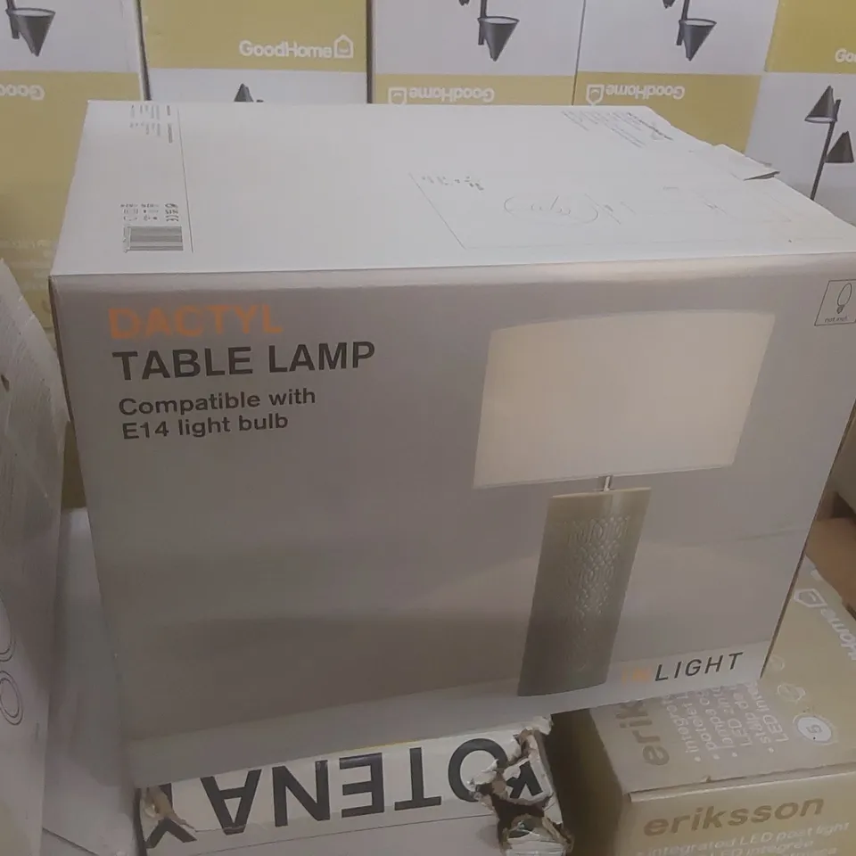 BOXED DACTYL TABLE LAMP