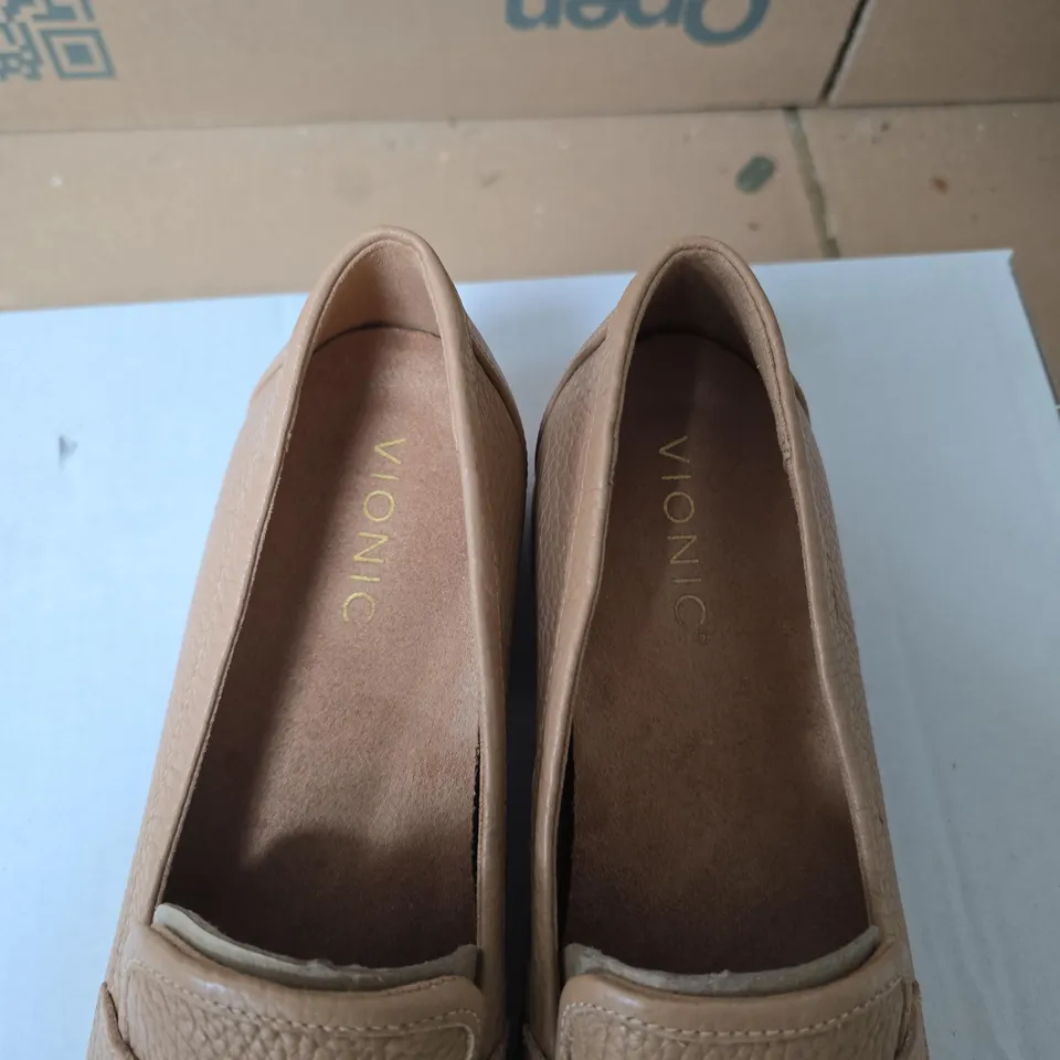VIONIC WOMEN'S PEBBLED LEATHER LOAFERS – BEIGE/TAN UK 6.5