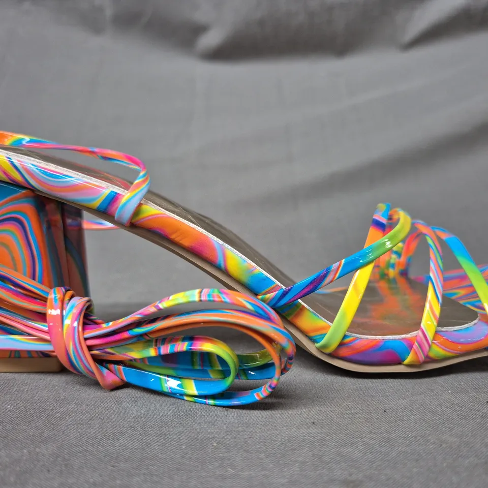 BOXED PAIR OF UNBRANDED OPEN TOE BLOCK HEEL STRAPPY SANDALS IN MULTICOLOUR SIZE EU 39