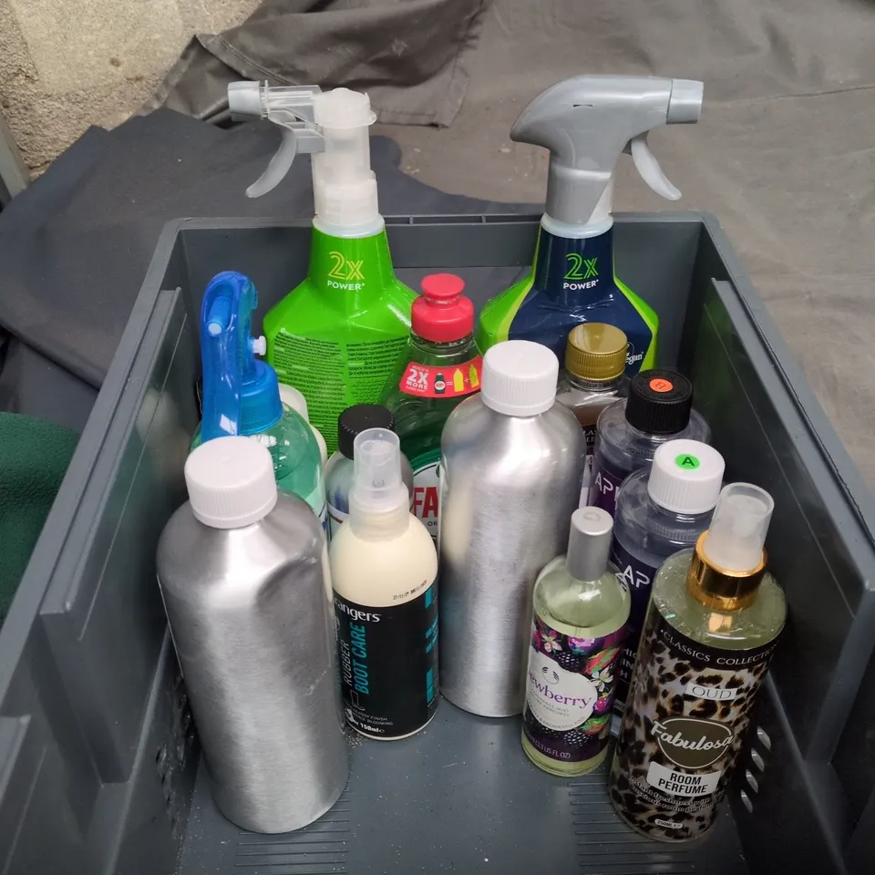 APPROXIMATELY 20 HOUSEHOLD LIQUIDS TO INCLUDE BUBBLE SOLUTION, ECOZONE APPLIANCE DESCALER AND ASTONISH MOULD STAIN REMOVER
