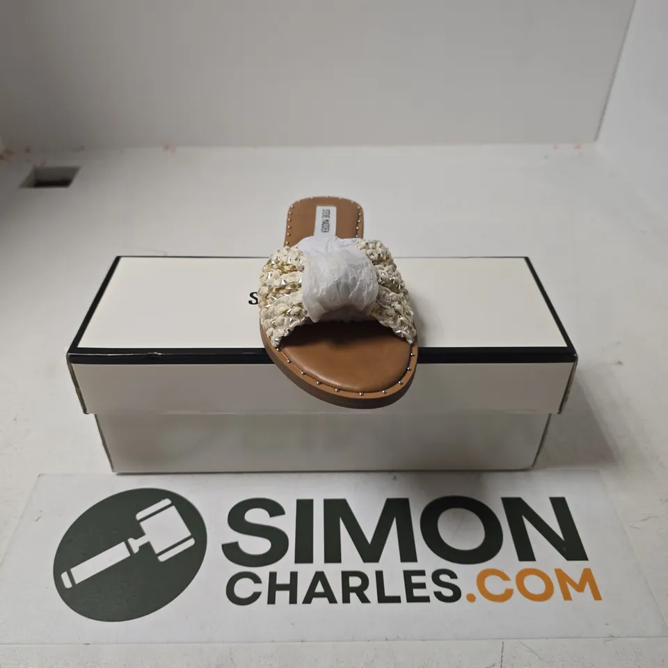 BOXED PAIR OF STEVE MADDEN DIPSY CREAM SANDALS - SIZE 37