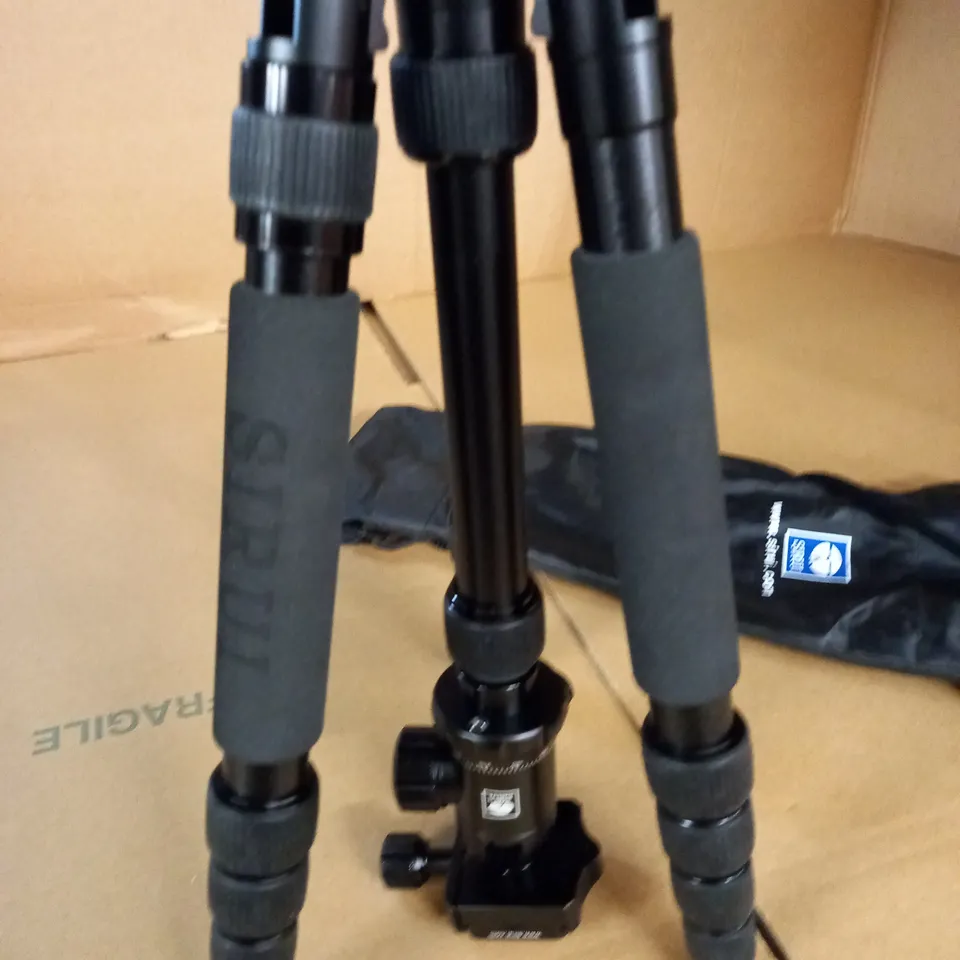 SIRUI ADJUSTABLE CAMERA TRIPOD